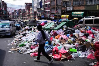 Montañas de basura en La Paz al cumplirse 2 semanas de un paro de recolectores en Bolivia