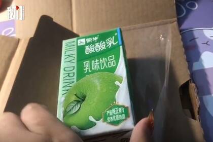 Una mujer china recibió una caja de yogur de manzana en vez del reconocido celular. Fuente: Weibo