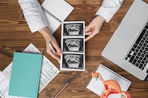 Una mujer con útero doble dio a luz a dos hijos en China y sorprendió a los médicos