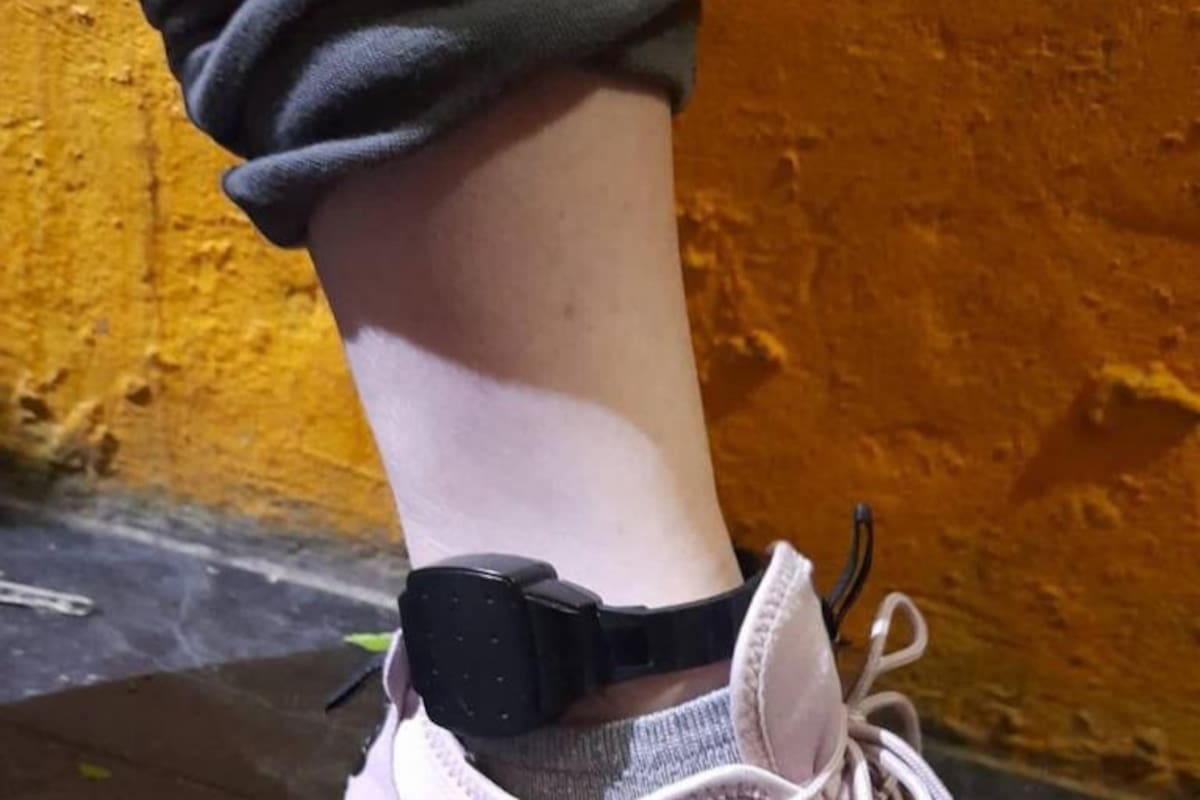 Una mujer de 38 años había sido beneficiada dos veces con el monitoreo de un tobillera electrónica para cumplir arrestos domiciliario: las dos veces convirtió su casa en un búnker de drogas