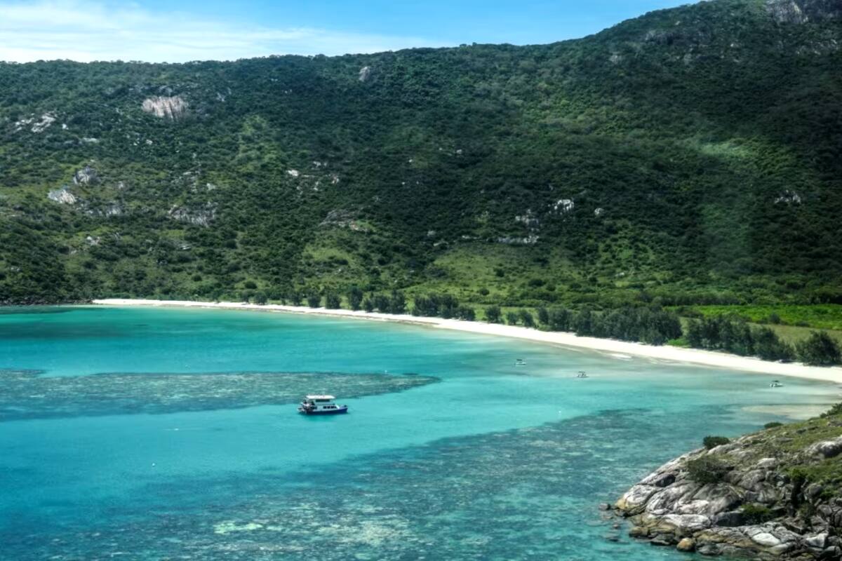 Una mujer de 80 años fue encontrada sin vida en una isla paradisíaca de la Gran Barrera de Coral, en Australia, luego de haber sido abandonada por el crucero en el que viajaba