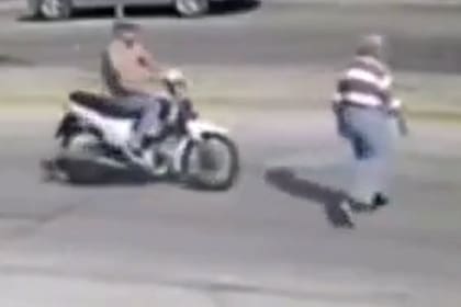 Una mujer de 84 fue atropellada por un motociclista mientras cruzaba la Av. Libertador en Alta Gracia, Córdoba