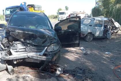 Una mujer embarazada murió en un choque frontal.