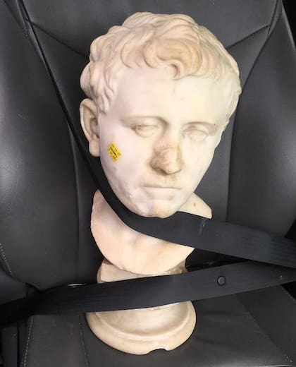 Una mujer en Texas compró un antiguo busto romano por 35 dólares sin saber la historia y el valor real.