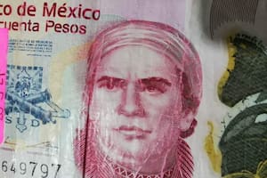 Una mujer encontró un billete con un mensaje y quiere encontrar al dueño para devolvérselo