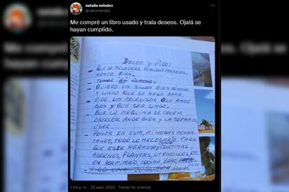Una mujer encontró una emocionante lista dentro de un libro (Twitter @natumendez)