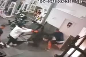 Una mujer entró a un gimnasio de la Matanza y le disparó once veces a su expareja