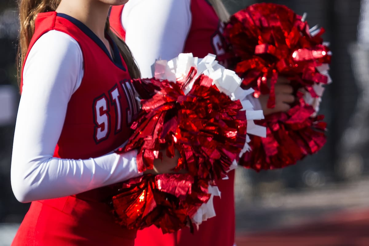 Una mujer está acusada en Estados Unidos de crear videos falsos que incriminan a porristas para aseguriar el lugar de su hija en un equipo de animadoras