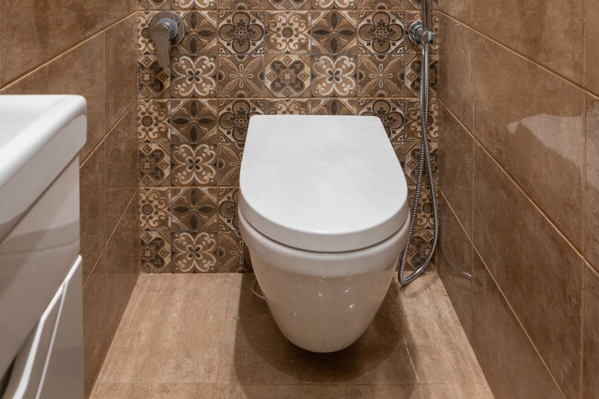 Una mujer estadounidense hizo un inesperado hallazgo en el baño de su casa