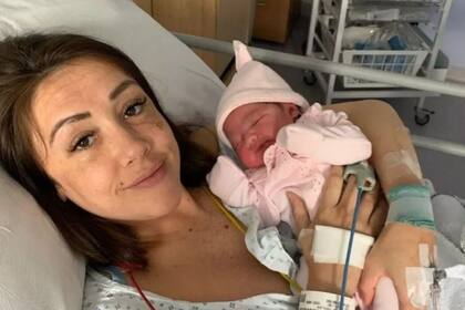 Una mujer estuvo muerta dos veces en medio de su parto y lo que contó tras volver a la vida, dejó atónitos a todos