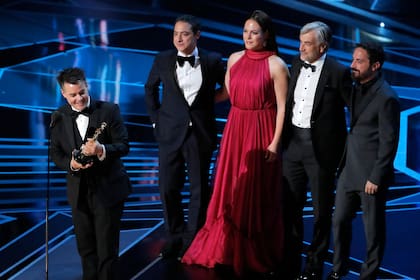 Una mujer fantástica, mejor película extranjera; agradece su director, Sebastián Lelio