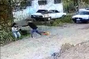 Una mujer fue arrastrada por motochorros para robarle el celular