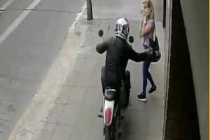 Una mujer fue asaltada por un motochorro en Ramos Mejía y muere de un infarto