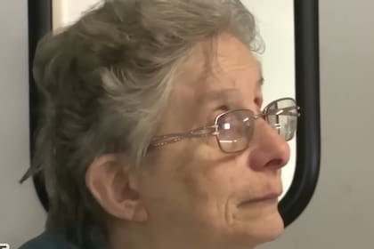 Una mujer fue ayudada por sus jefes (Captura video)