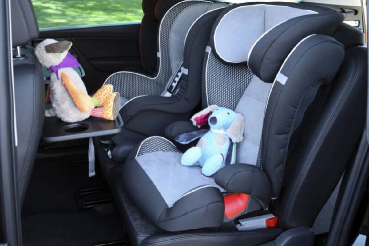 Una mujer fue detenida por dejar encerrados a siete niños dentro de un automóvil estacionado bajo el sol