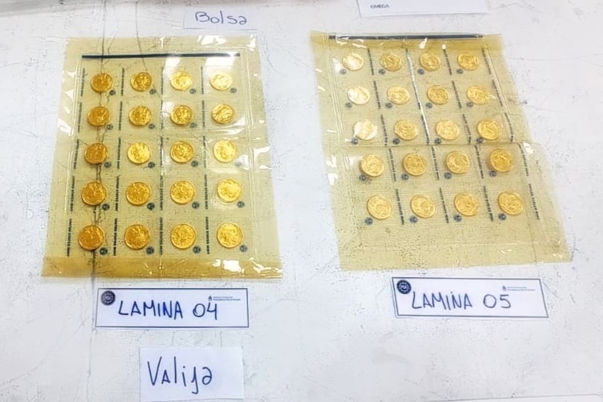 Una mujer intentó salir del país con casi seis kilos en monedas de oro