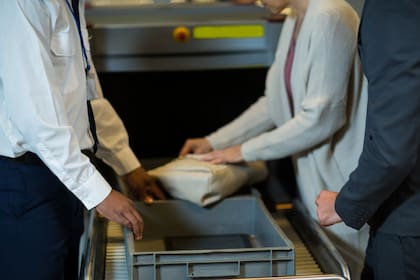 Una mujer pasó por un mal momento en el aeropuerto por su medicamento para el corazón