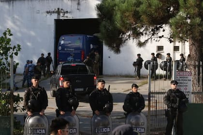 Una mujer pide por Fernando Baéz Sosa