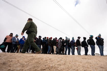 Una mujer relató cómo fue pasar la noche detenida en la frontera junto a su hija