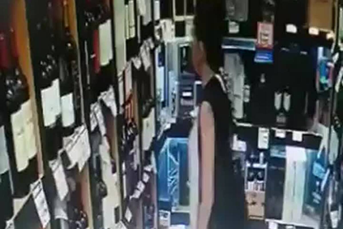 Una mujer robó un vino valuado en 160 mil pesos y quedó filmada por las cámaras de seguridad