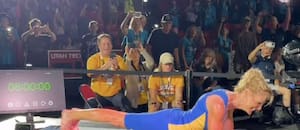 Una mujer rompió un récord mundial tras hacer la plancha durante cinco horas