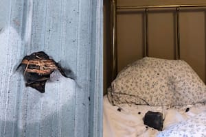 Una mujer se despertó de forma súbita por el sonido de un impacto contra el techo de su casa y la sensación de escombros en su cara. Más tarde descubrió que se trataba de un meteorito