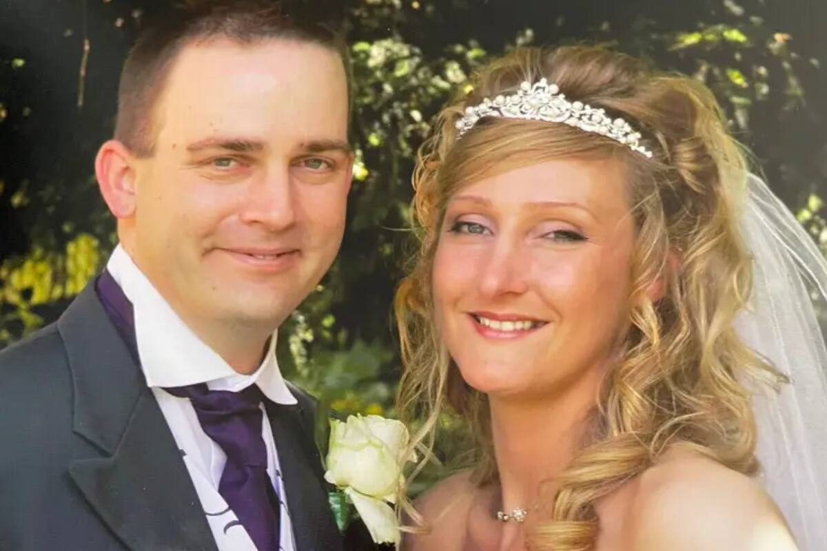 Una mujer se volvió viral después de revelar que conoció al amor de su vida, mientras se casaba con otra persona (Foto Kerry Swinton / SWNS)