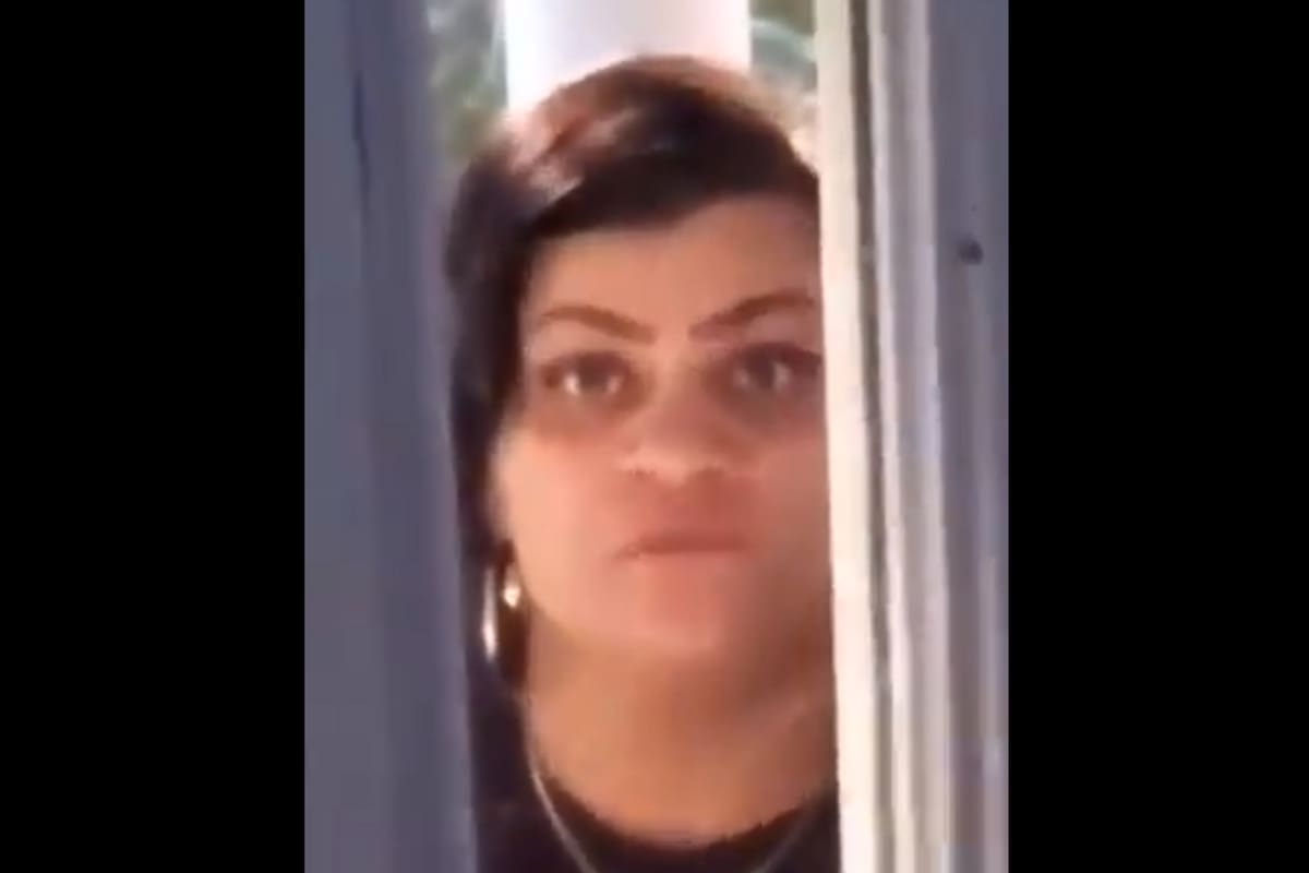 Una mujer se volvió viral en las redes sociales tras mostrarse furiosa con sus vecinos por cambiar el wifi