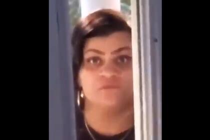 Una mujer se volvió viral en las redes sociales tras mostrarse furiosa con sus vecinos por cambiar el wifi