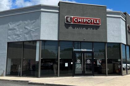 Una mujer tenía muchas ganas de comer un Chipotle de pollo, pero cuando su orden le llegó no pudo más que enfurecerse