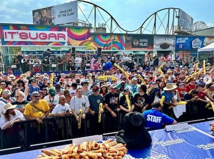 Una multitud concurrió a la competencia de Nathan's Famous este jueves 4 de julio