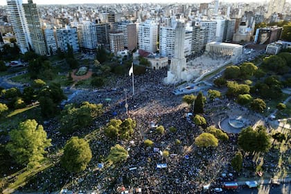 Una multitud copó el Monumento a la Bandera en Rosario