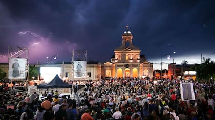 Una multitud desafió el temporal