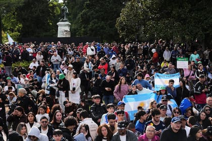 Una multitud disfruta del show de Colapinto