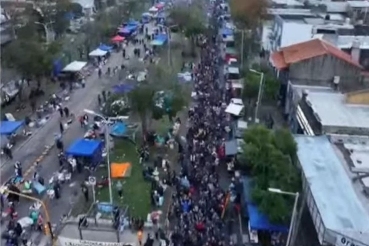 Una multitud en la despedida del Indio Solari