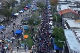 La despedida pública al Indio Solari reúne a miles de fanáticos en Avellaneda