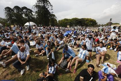Una multitud mira el partido en Palermo