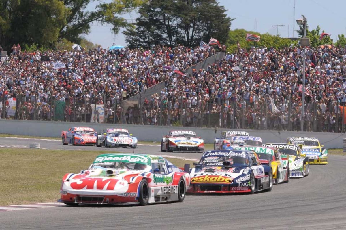 Una multitud pobló el autódromo porteño. Según la Asociación Corredores de Turismo Carretera (ACTC), 62.000 personas presenciaron la gran final del TC y algunas tribunas cerraron los ingresos. La entr