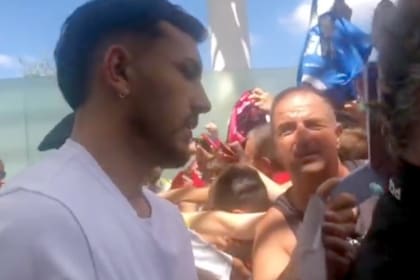 Una multitud recibió a Leandro Paredes en Roma