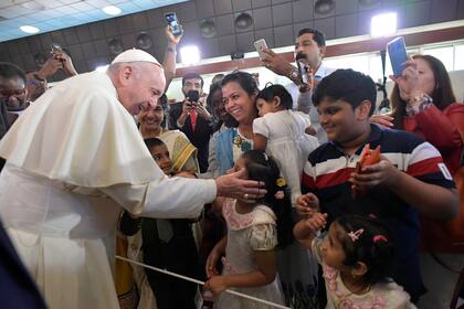 El papa Francisco se acercó a saludar a la multitud