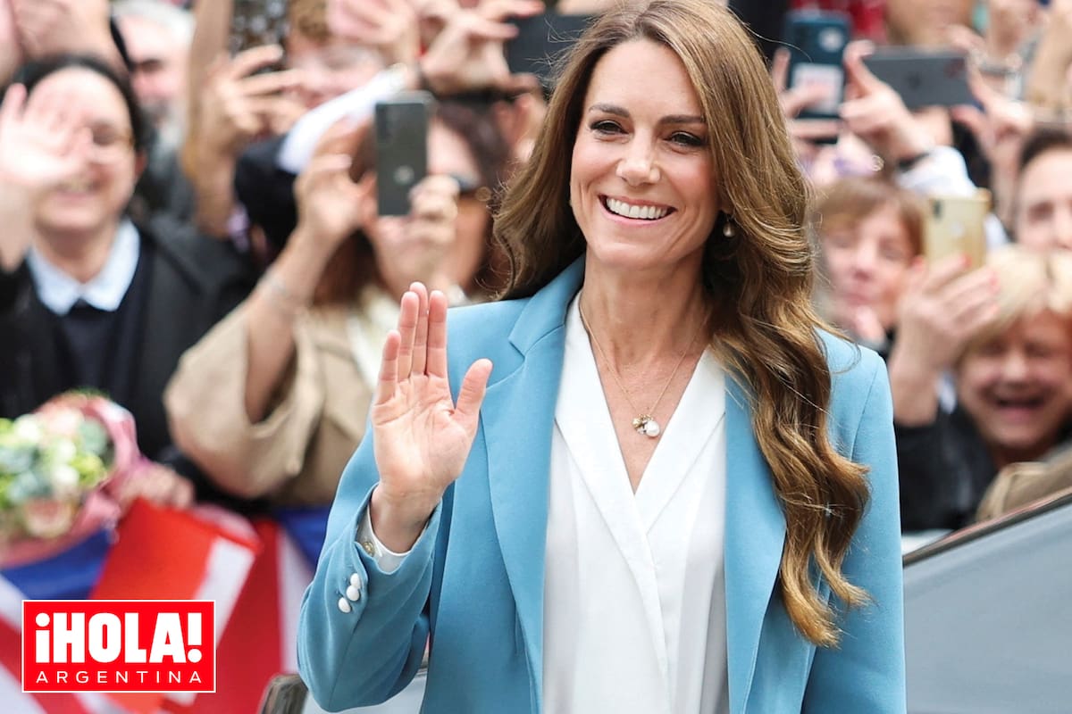 Una multitud salió a la calle para darle la bienvenida a la princesa de Gales que, pura sonrisa, no los defraudó