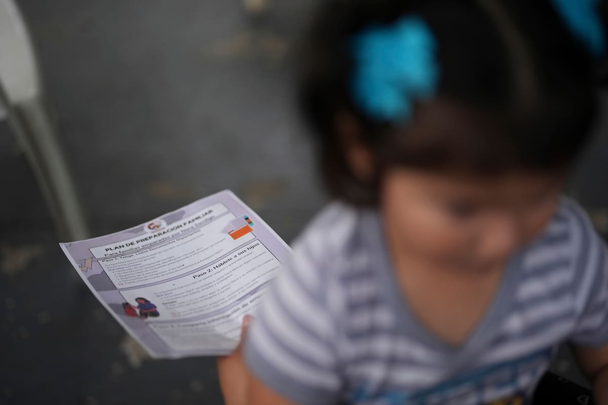 Una niña de 4 años enfrenta sola su deportación en Nueva York (Archivo.AP Foto/Rebecca Blackwell)