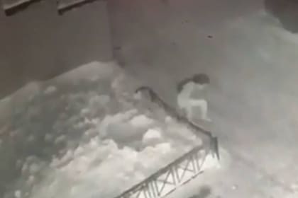 Una niña de seis años en Rusia cayó desde un cuarto piso y se salvó gracias a la nieve que se formó a causa de las bajas temperaturas