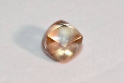 Una niña de siete años encontró un diamante justo en el día de su cumpleaños