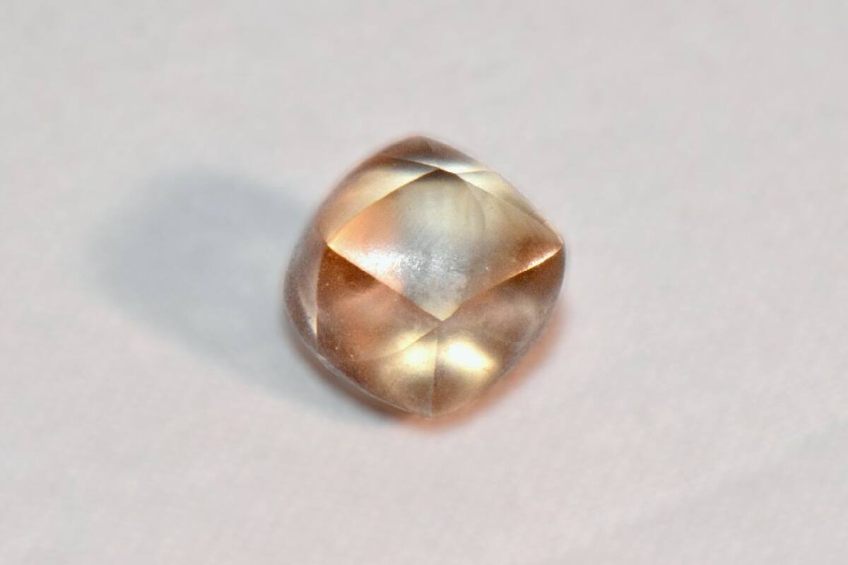 Una niña de siete años encontró un diamante justo en el día de su cumpleaños