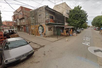 Una niña fue baleada cuando dos delincuentes cruzaron al rodado en el que se movilizaba la menor con sus padres por Riestra y Pasaje Mercosur, en el Bajo Flores