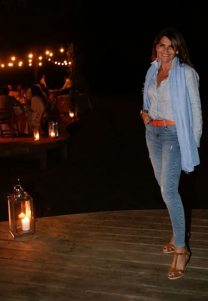 Clásica y elegante Teresa Calandra tampoco se perdió la cena De Francis Mallmann