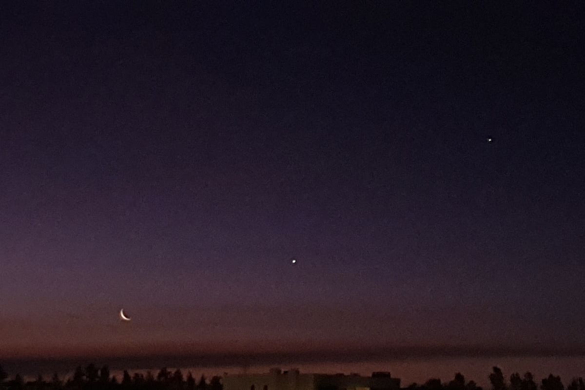 Una notable conjunción de la luna, Venus y Júpiter que pudo verse en febrero