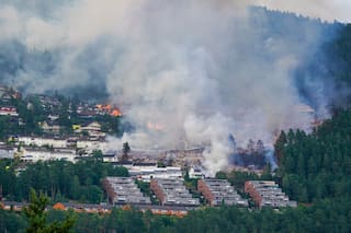 Un gran incendio destruye 100 viviendas en Noruega y obliga a evacuar a cientos