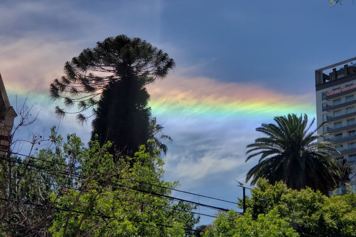 Una nube iridiscente apareció en el cielo de la Ciudad de Buenos Aires y el conurbano (Foto: Twitter/ @Chgaravaglia)